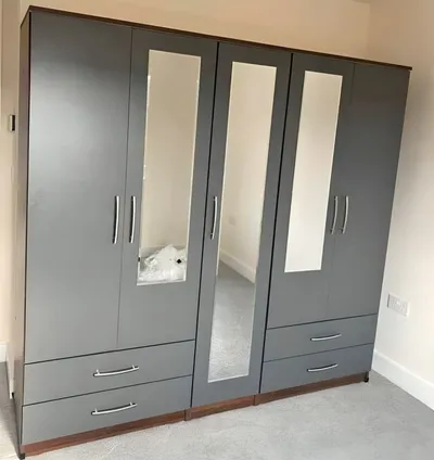 5 Door Wardrobe with 3 Mirrors and 4 Bottom Drawers, view 3
