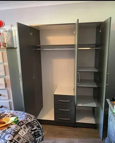 3 door wardrobe with 1 mirror, 3 bottom drawers, view 2